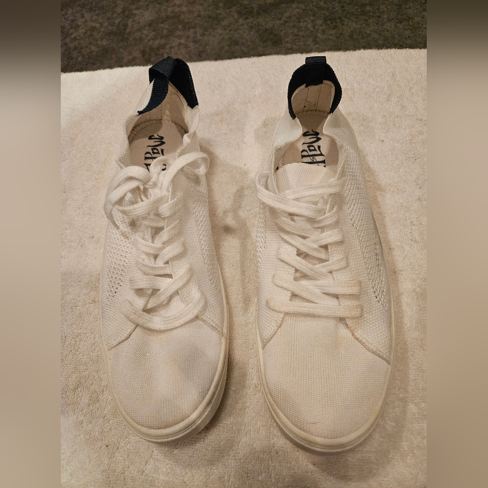 MAD LOVE SNEAKERS